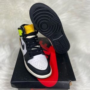 Air Jordan 1 retro high og volt gold size 5
